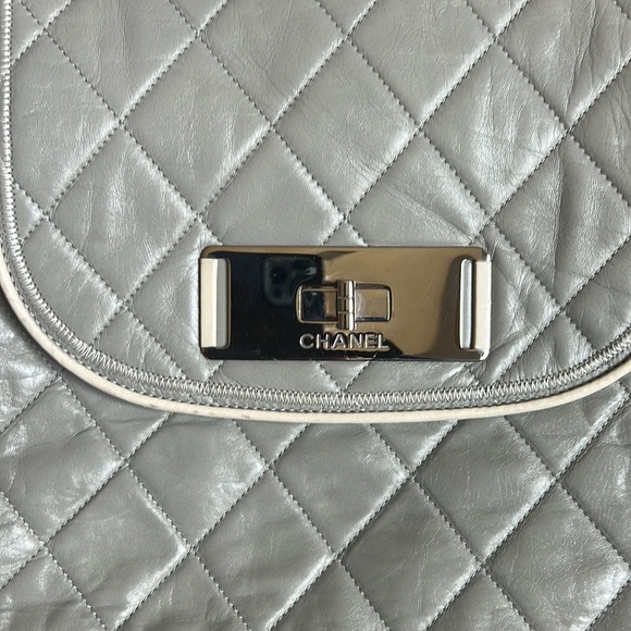 Classic and Authentic Grey Chanel Shoulder Tote - Picture 4 of 8